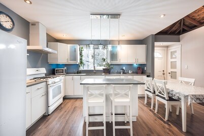 Spacious downtown character rancher