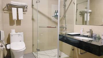 Separate tub and shower, spring water tub, rainfall showerhead