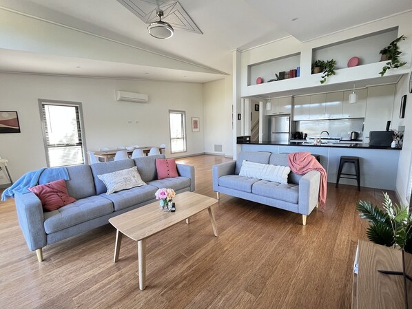 تلفزيون ذكي