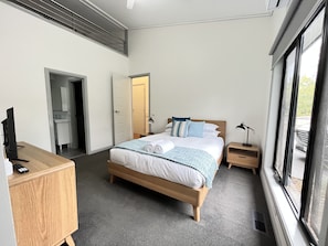 4 bedrooms, desk, iron/ironing board, travel crib