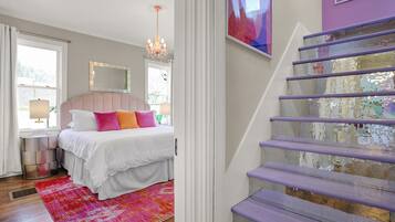 4 bedrooms, iron/ironing board, WiFi, bed sheets