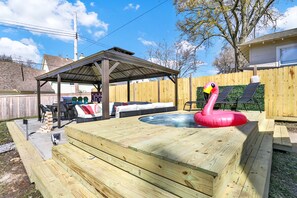 Terrace/patio - 4BR Memphis Vibe - Pool, 10 Min to Beale St! (Memphis)