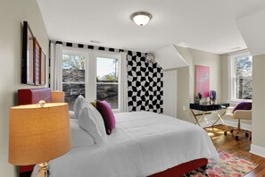 4 bedrooms, iron/ironing board, WiFi, bed sheets