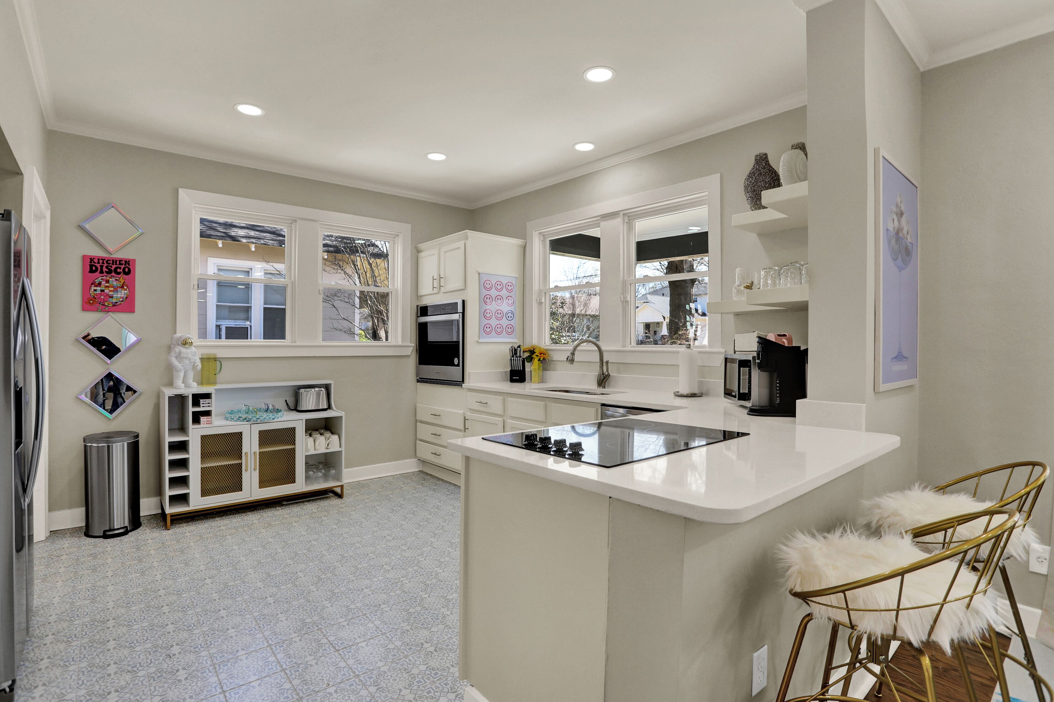 雪櫃、微波爐、焗爐、爐具