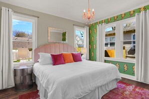 4 bedrooms, iron/ironing board, WiFi, bed sheets - 4BR Memphis Vibe - Pool, 10 Min to Beale St! (Memphis)
