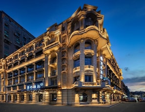 A historic hotel with a classic architectural design, featuring multiple balconies and a grand entrance. - Wuhan Hankou Jiangtan Manxin Mansion (Wuhan)