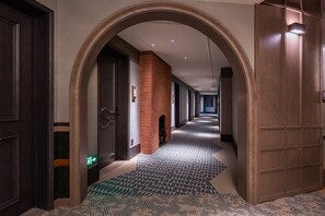 Handrails in hallways - Wuhan Hankou Jiangtan Manxin Mansion (Wuhan)
