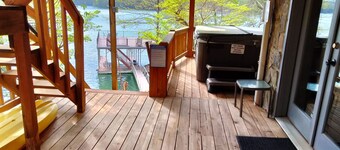 Lakefront Cabin - Dock, Kayaks, Hot Tub, Game room, 2 King Beds