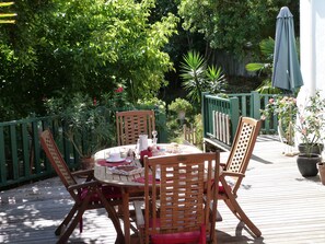 屋外ダイニングエリア