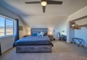 4 bedrooms, desk, iron/ironing board, WiFi