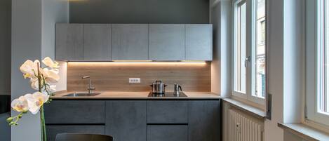 Fridge, microwave, dishwasher, coffee/tea maker