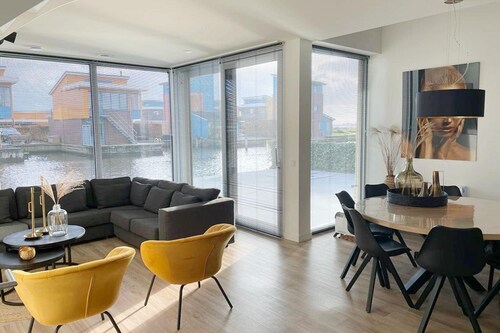 Wasservilla in Heeg am Heegermeer