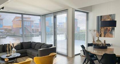 Wasservilla in Heeg am Heegermeer