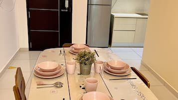 Apartment, 2 Bedrooms | Ruang makan