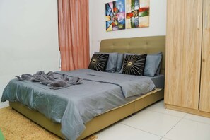 Fer et planche à repasser, draps fournis