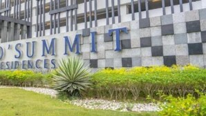 A modern building with a sign that reads "O'SUMMIT RESIDENCES". - D'Summit Residences by YML Homestay (Johor Bahru)