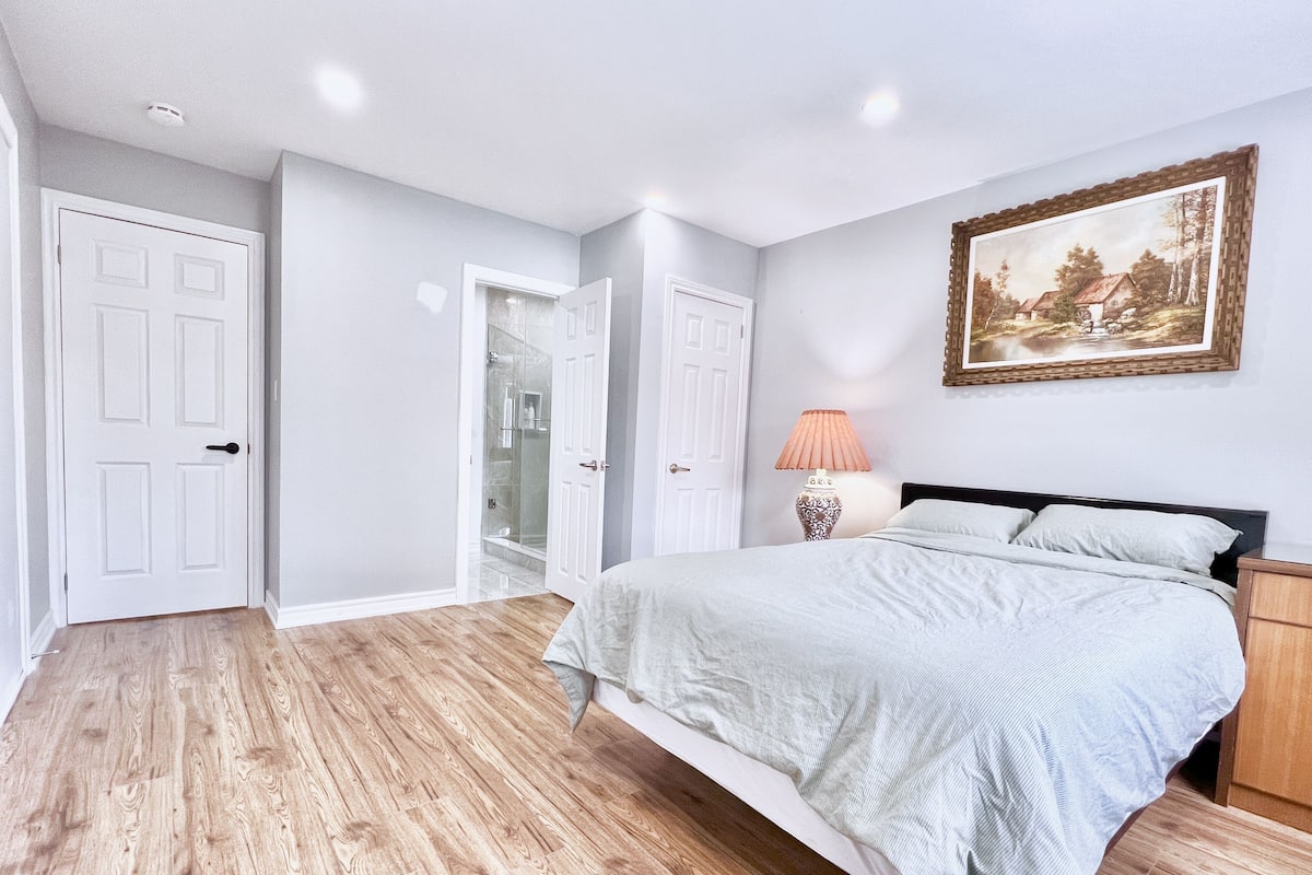 Habitación doble superior | Ropa de cama de alta calidad y escritorio