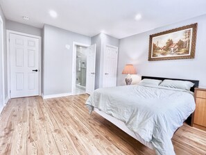 Superior Double Room - Luxury Renovated Rooms Central Vaughan (Vaughan)