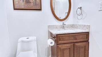Kamar Double Superior | Kamar mandi | Shower, pancuran hujan, pengering rambut, dan handuk