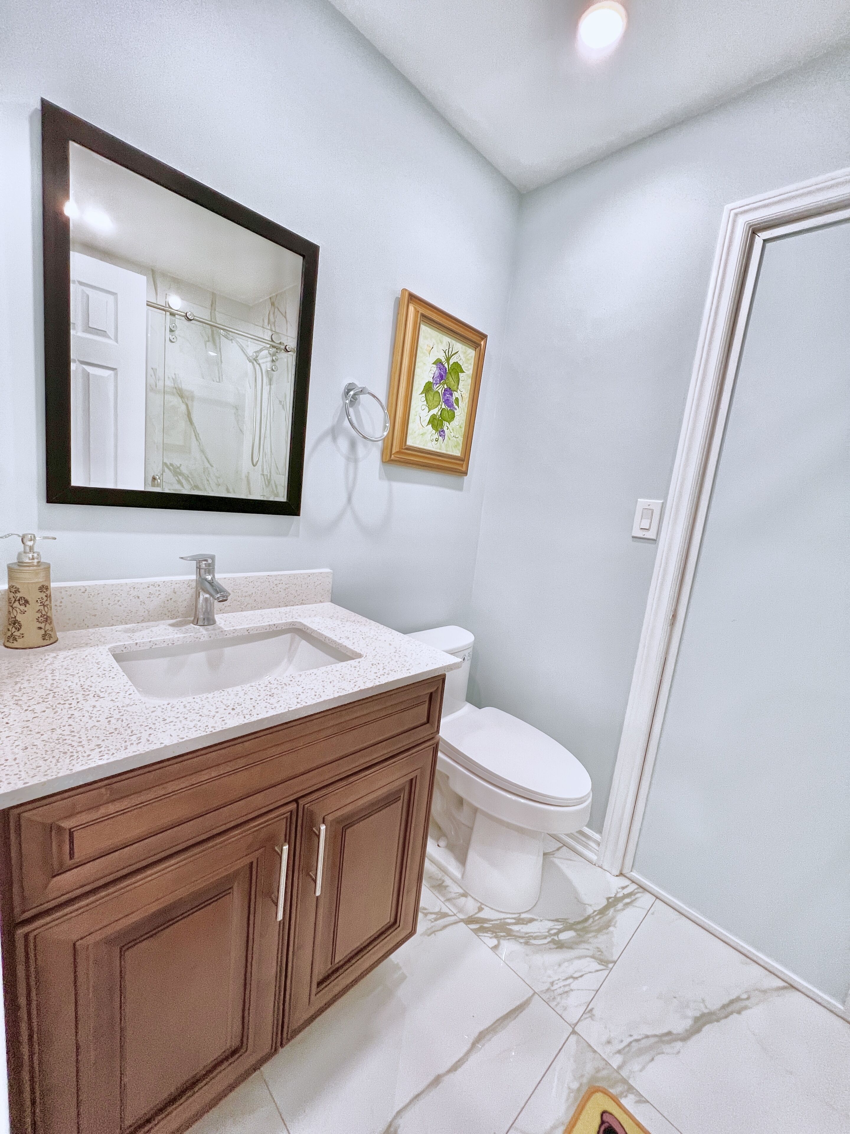 Chambre Double Affaires | Salle de bain | Douche, douche à « effet pluie », sèche-cheveux, serviettes fournies