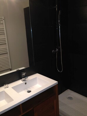 Hair dryer, towels - Apartment 5mns center of Aix en Provence - Parking - Terrace (Aix-en-Provence)
