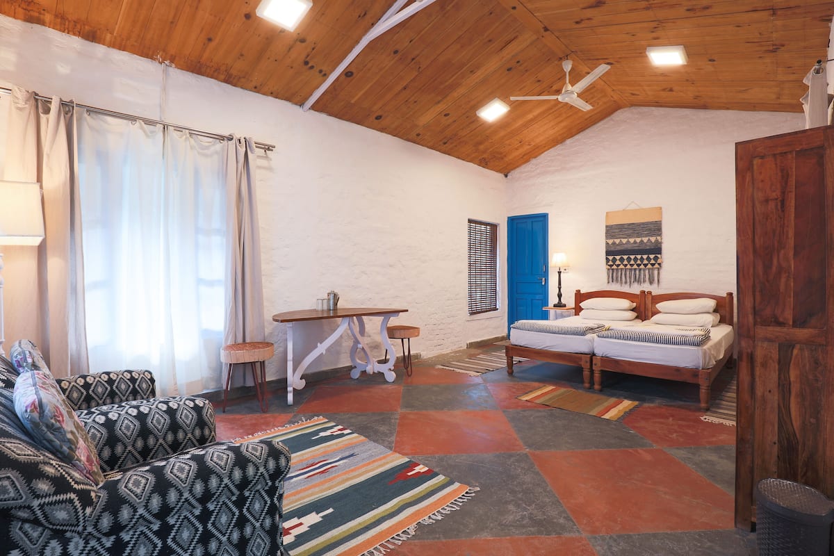 Rollaway beds, free WiFi, bed sheets