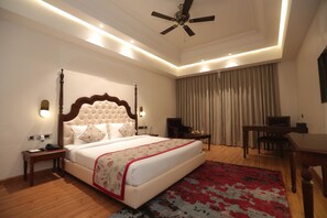 Habitación doble estándar | Ropa de cama de alta calidad y minibar 