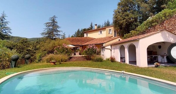 Seasonal outdoor pool, pool loungers