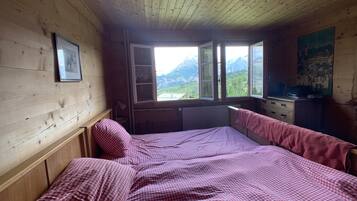 4 bedrooms, free WiFi, bed sheets
