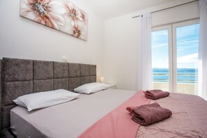 3 bedrooms, in-room safe, desk, free WiFi - Last minute! Villa for 6 with private pool and Seaview (Jesenice)