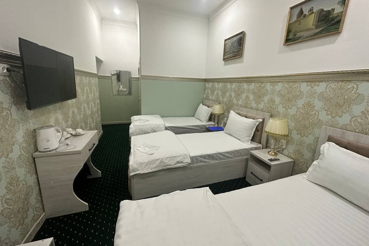 Klassieke driepersoonskamer | Gratis wifi, beddengoed