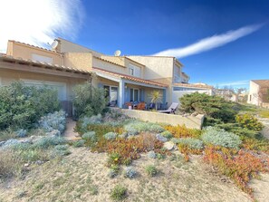 Property grounds - Seafront house (Fleury)