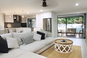 Smart TV - Palm Beach Oasis  (Palm Beach)