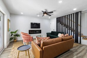 Comfort Apartment | Living area - Spacious 4 Br Near FL Aquarium (Tampa)