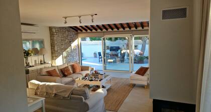 Private villa a short walk to Calella
