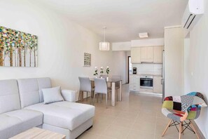 Junior appartement | Woonruimte | Flatscreentelevisie