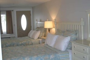 Tabla de planchar con plancha, wifi y ropa de cama 