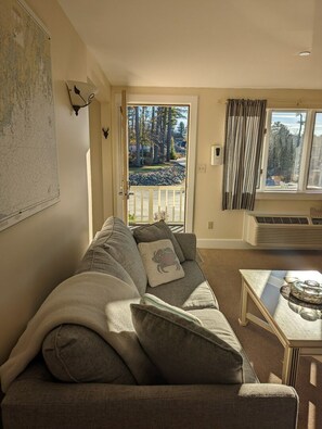 Living area - Waterfront studio with kitchen & Wi-Fi Sheepscot Harbour Studio #210 (Edgecomb)