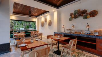 Free daily continental breakfast