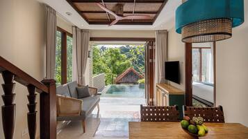 Chahna Two Bed Rooms Pool Villas | Area keluarga | Televisi LED 64-inci dengan saluran TV satelit dan perapian