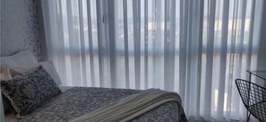 2 Schlafzimmer, Schreibtisch, Bügeleisen/Bügelbrett, Reisekinderbett