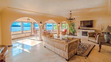 Smart TV, fireplace, books, stereo