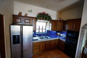 Fridge, microwave, oven, coffee/tea maker