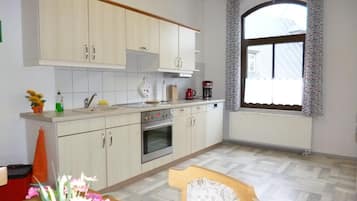 Fridge, oven, dishwasher, toaster