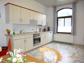 Fridge, oven, dishwasher, toaster - Holiday flat in the Vierseitenhof (Annaberg-Buchholz)