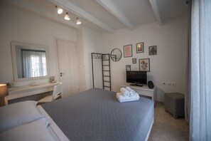 2 bedrooms, in-room safe, desk, soundproofing - Cosy 3 floor house in the center of old city Ierapetra, Crete (Ιεράπετρα)
