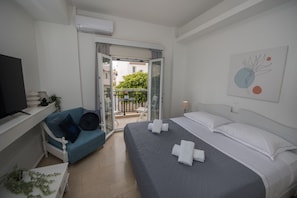 2 bedrooms, in-room safe, desk, soundproofing