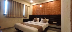 Deluxe Room, 1 Double Bed, City View | Soundproofing, free WiFi, bed sheets - Hotel Avadh Palace (Ahmedabad)