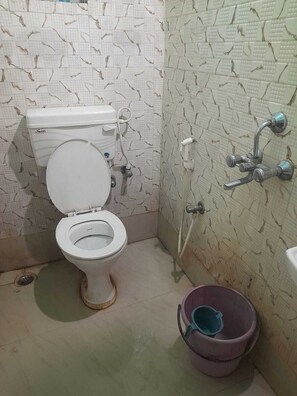 Habitación estándar con 2 camas individuales | Baño