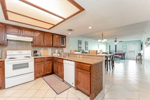 Fridge, microwave, stovetop, dishwasher